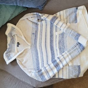 Long sleeve hooded shirt with pocket